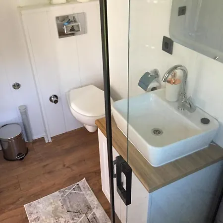 Sakiz Tiny House & מלון אורלה