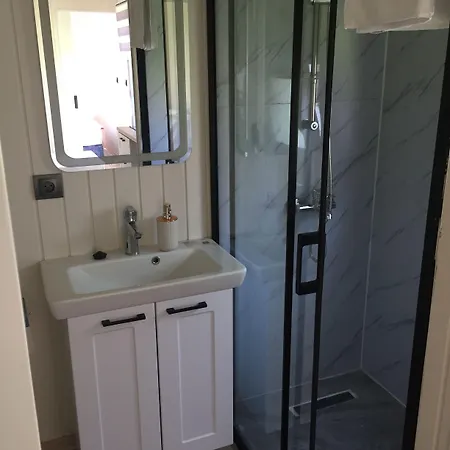 Sakiz Tiny House & * אורלה